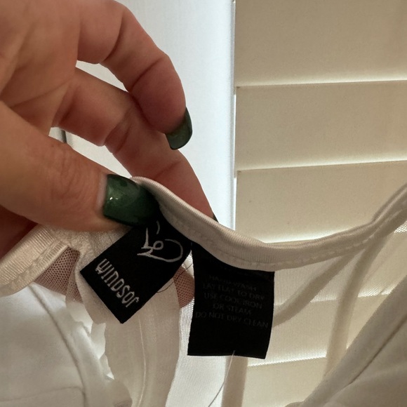 Beautiful white corset gown - Picture 3 of 10